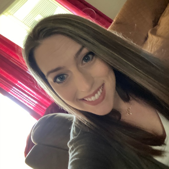 Meet your Posher, Nicole - Picture 1 of 1